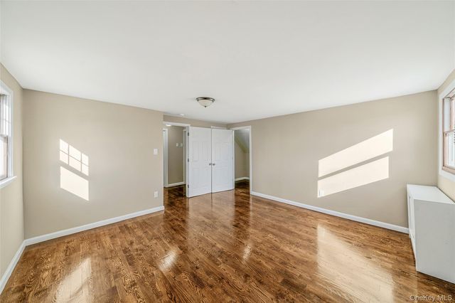 266 W 16th Street, Deer Park, NY 11729