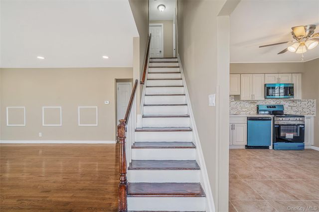 266 W 16th Street, Deer Park, NY 11729