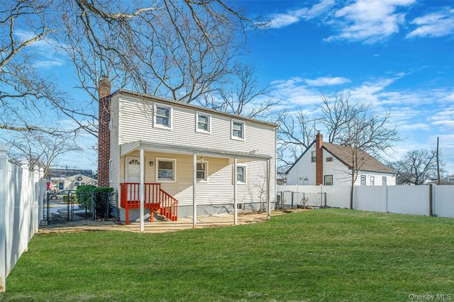 266 W 16th Street, Deer Park, NY 11729