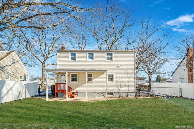 266 W 16th Street, Deer Park, NY 11729