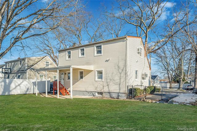 266 W 16th Street, Deer Park, NY 11729