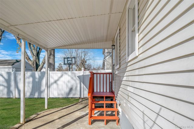 266 W 16th Street, Deer Park, NY 11729