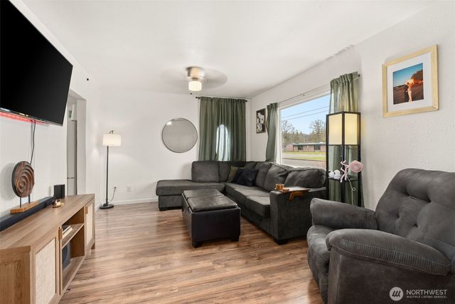 2046 SW Salsbury Ave, Chehalis, WA 98532