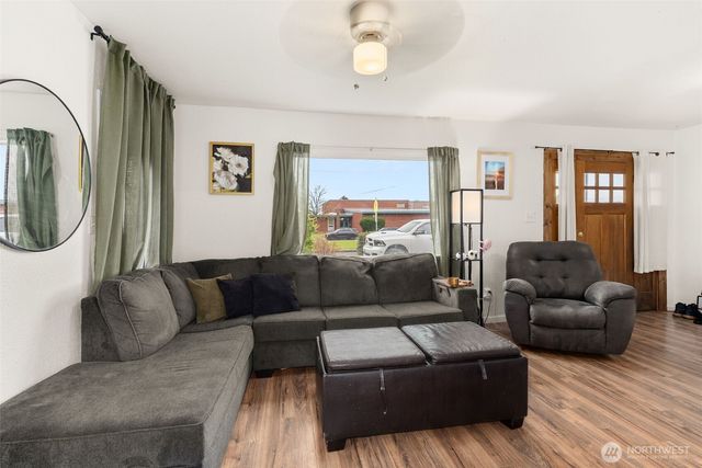 2046 SW Salsbury Ave, Chehalis, WA 98532