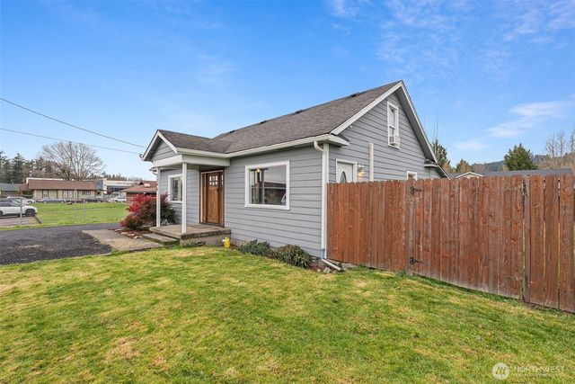 2046 SW Salsbury Ave, Chehalis, WA 98532