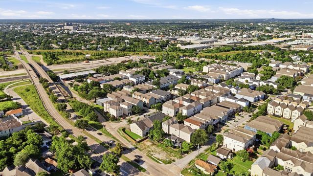 5342 Petty Street, Houston, TX 77007