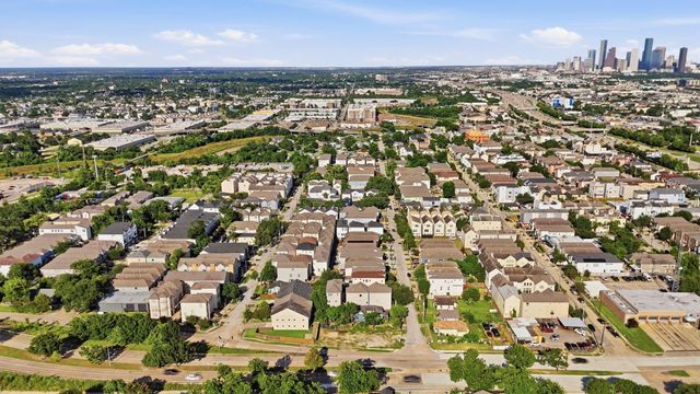 5342 Petty Street, Houston, TX 77007