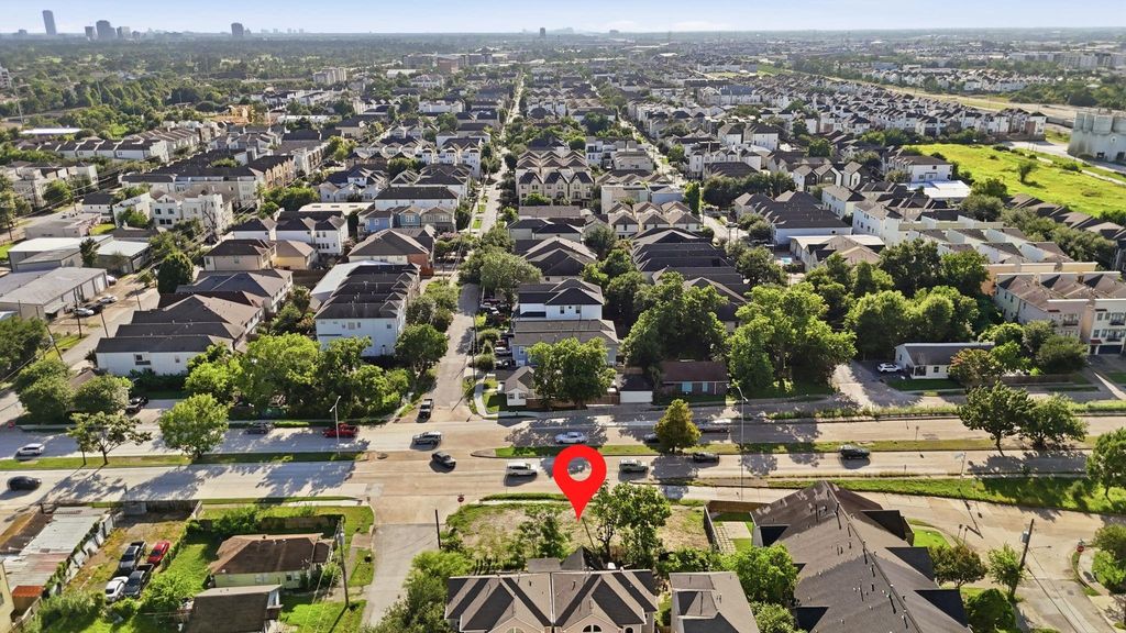 5342 Petty Street, Houston, TX 77007