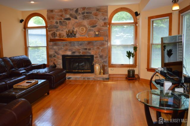 40 Newland Court, Bridgewater, NJ 08807