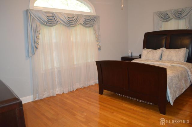 40 Newland Court, Bridgewater, NJ 08807