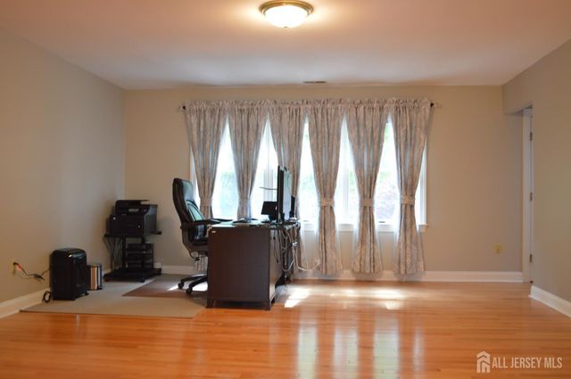 40 Newland Court, Bridgewater, NJ 08807