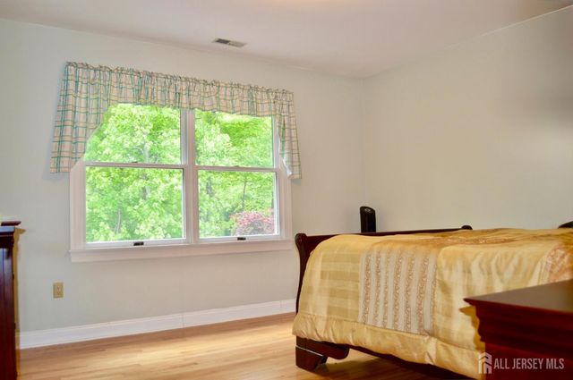40 Newland Court, Bridgewater, NJ 08807