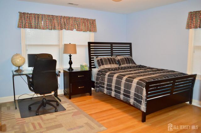 40 Newland Court, Bridgewater, NJ 08807