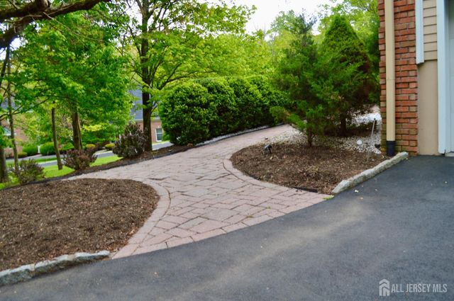40 Newland Court, Bridgewater, NJ 08807