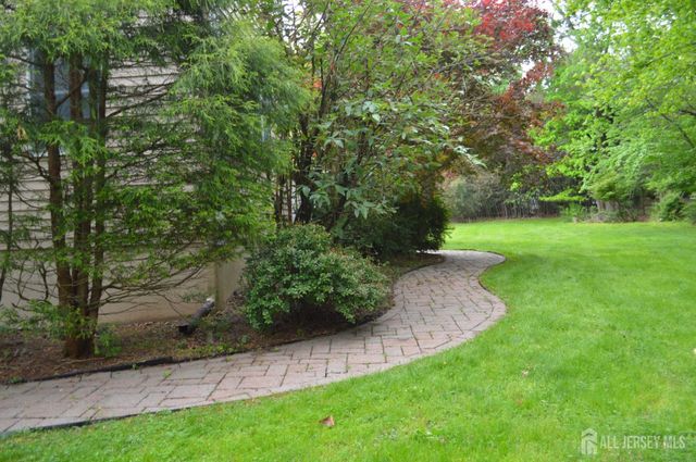 40 Newland Court, Bridgewater, NJ 08807