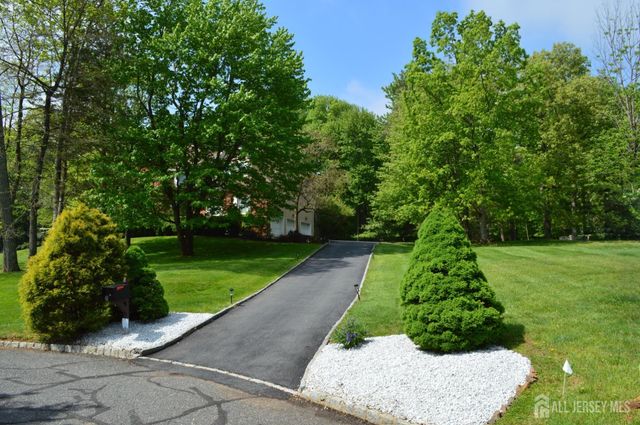 40 Newland Court, Bridgewater, NJ 08807