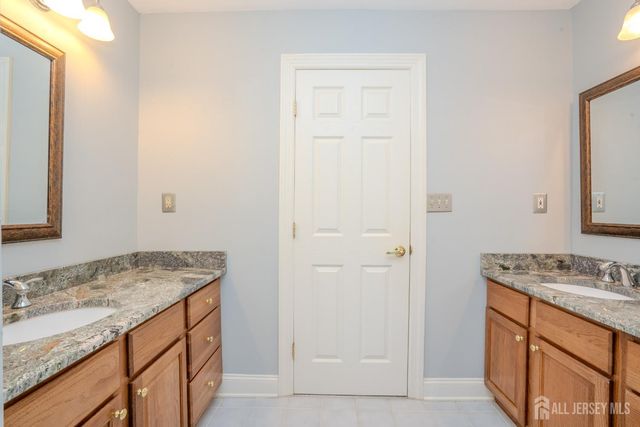 40 Newland Court, Bridgewater, NJ 08807