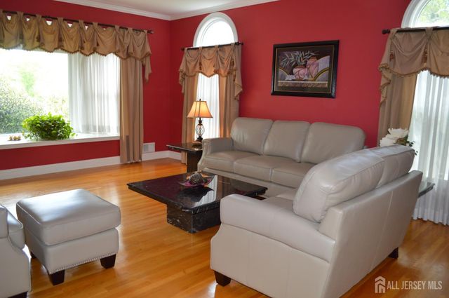 40 Newland Court, Bridgewater, NJ 08807