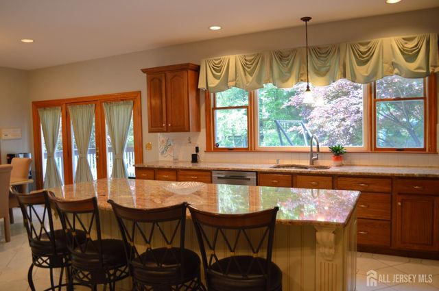 40 Newland Court, Bridgewater, NJ 08807