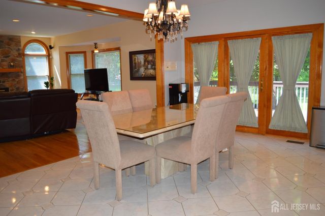40 Newland Court, Bridgewater, NJ 08807