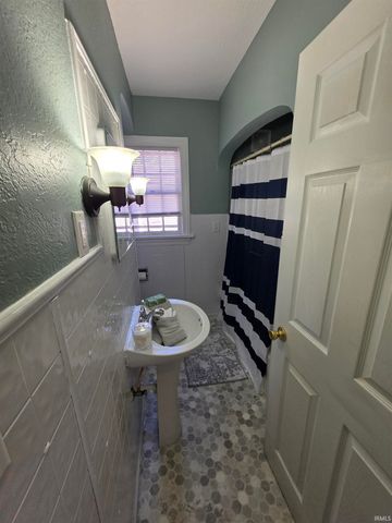 130 W Fleming Avenue, Fort Wayne, IN 46807