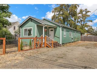 3731 DOVE Ln, Eugene, OR 97402