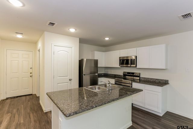 3010 Moorehead, Tyler, TX 75701