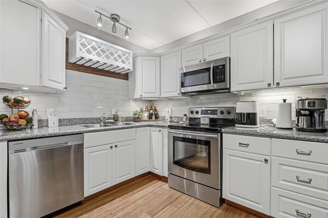 4702 MICHAEL COURT 142, Tampa, FL 33614
