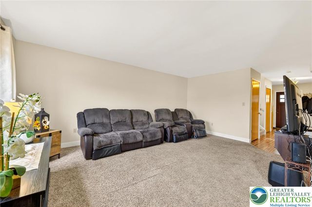 50 Olde Penn Drive, Palmer Twp, PA 18045