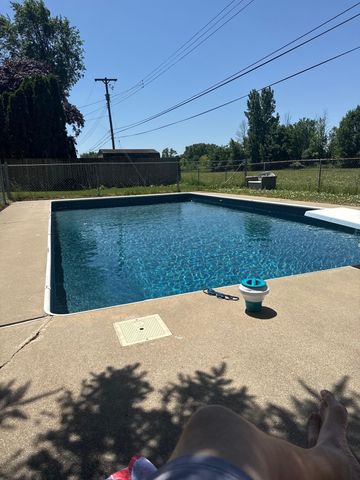 4408 Darla Drive, Bay City, MI 48708