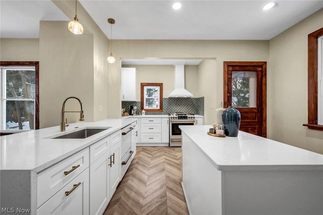 1345 Cove Avenue, Lakewood, OH 44107