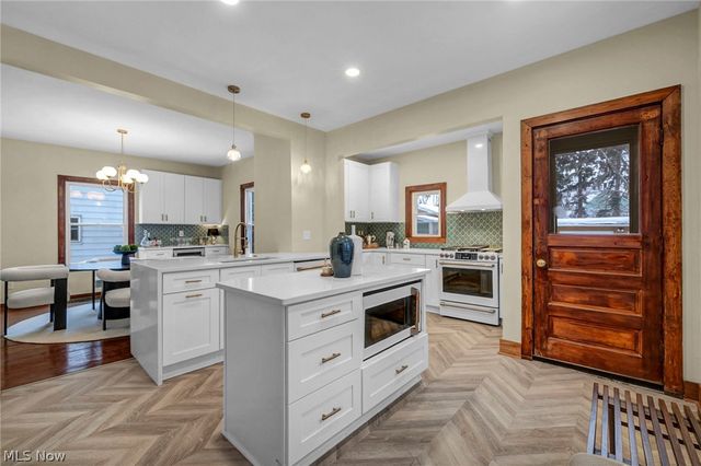 1345 Cove Avenue, Lakewood, OH 44107