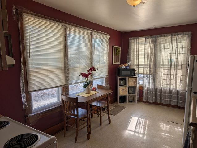 717 W Pleasant Street, Freeport, IL 61032