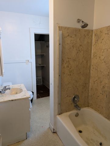 717 W Pleasant Street, Freeport, IL 61032