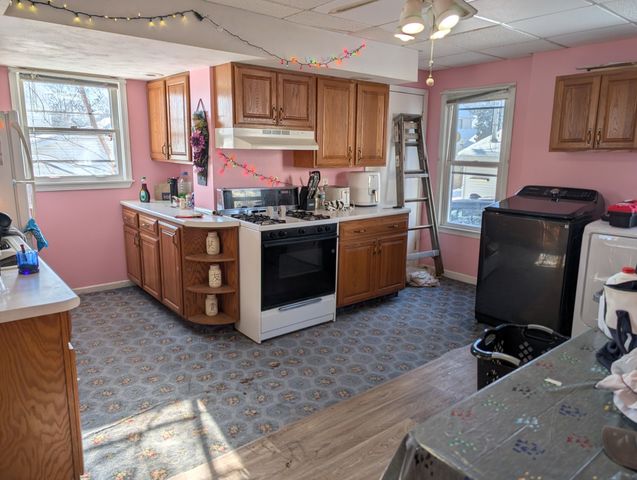 717 W Pleasant Street, Freeport, IL 61032