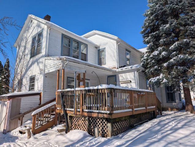 717 W Pleasant Street, Freeport, IL 61032