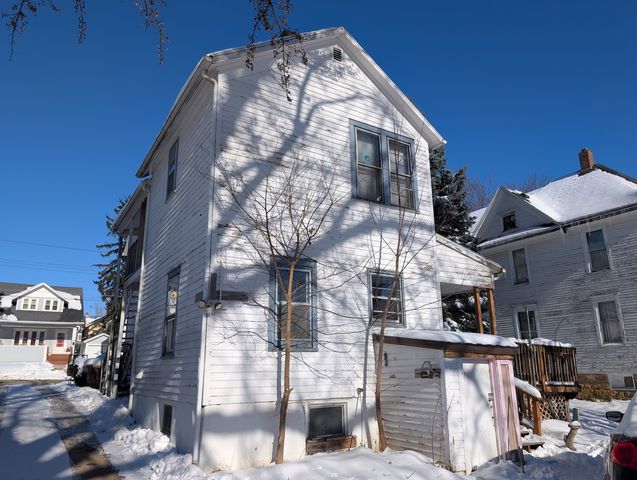 717 W Pleasant Street, Freeport, IL 61032