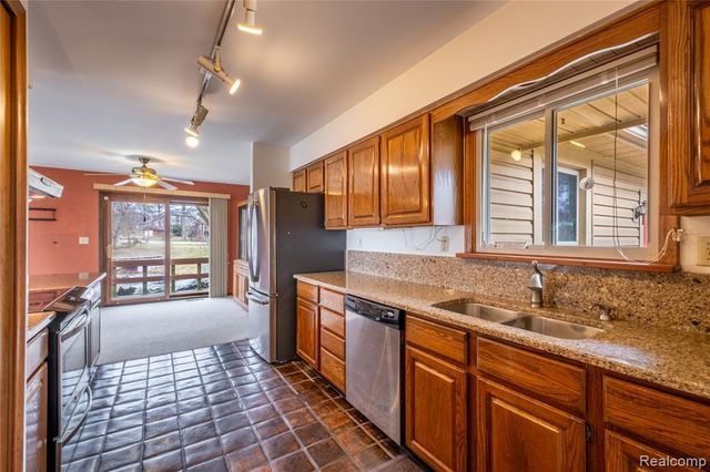 15384 Bealfred Drive, Fenton, MI 48430