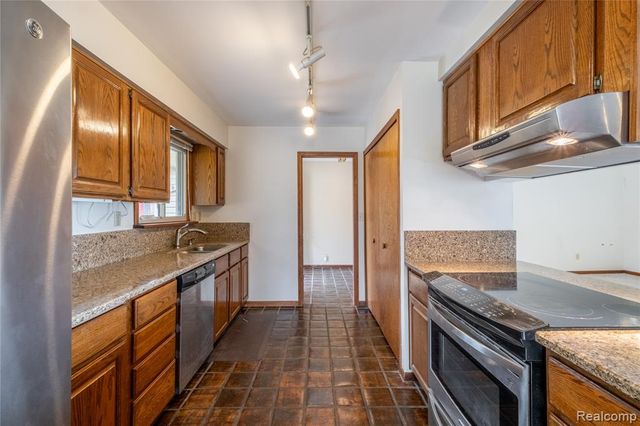 15384 Bealfred Drive, Fenton, MI 48430