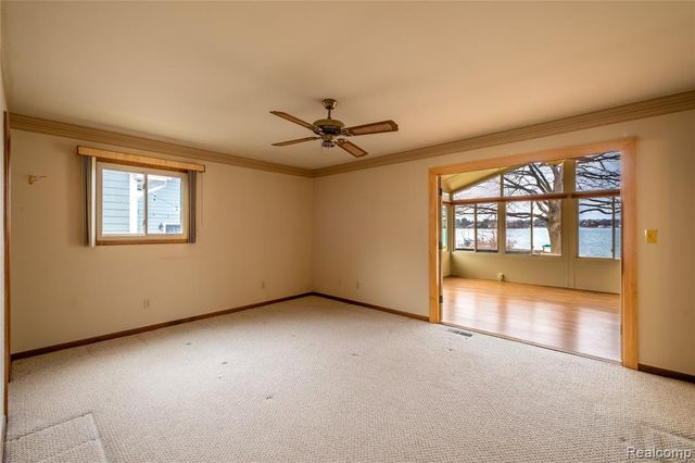 15384 Bealfred Drive, Fenton, MI 48430