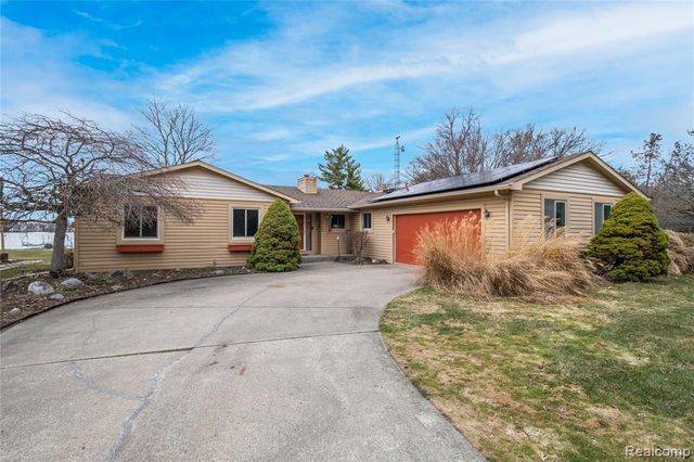 15384 Bealfred Drive, Fenton, MI 48430