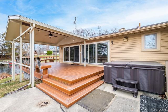 15384 Bealfred Drive, Fenton, MI 48430