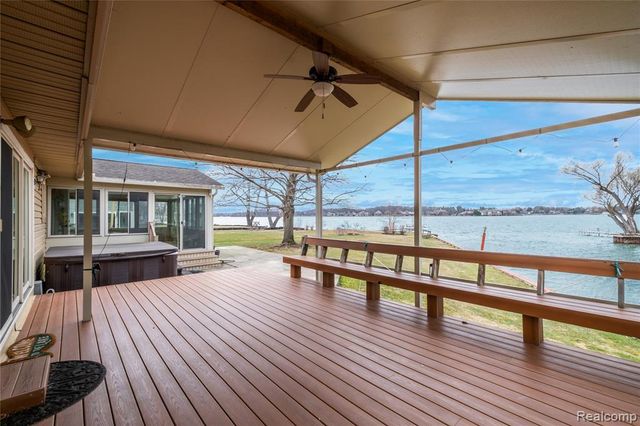 15384 Bealfred Drive, Fenton, MI 48430