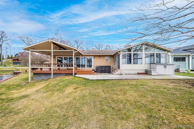 15384 Bealfred Drive, Fenton, MI 48430