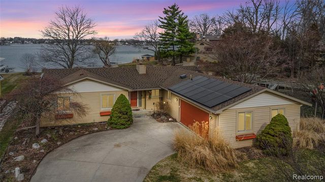 15384 Bealfred Drive, Fenton, MI 48430