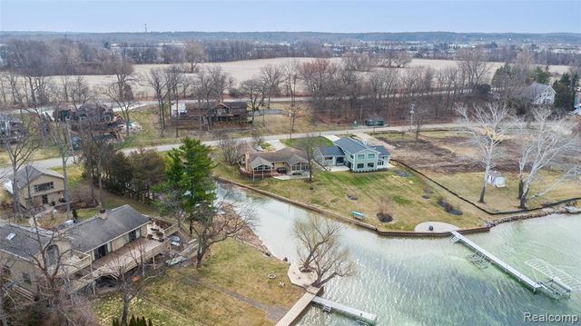 15384 Bealfred Drive, Fenton, MI 48430