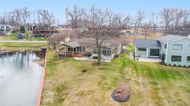 15384 Bealfred Drive, Fenton, MI 48430