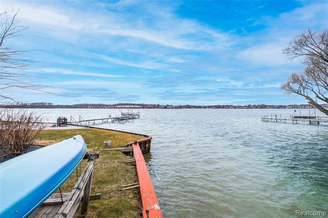 15384 Bealfred Drive, Fenton, MI 48430