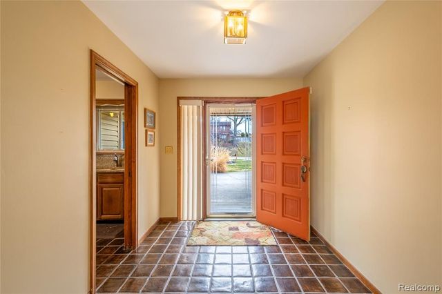 15384 Bealfred Drive, Fenton, MI 48430