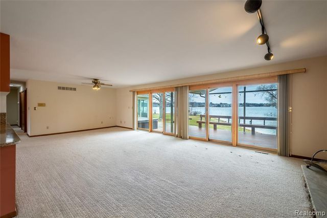 15384 Bealfred Drive, Fenton, MI 48430